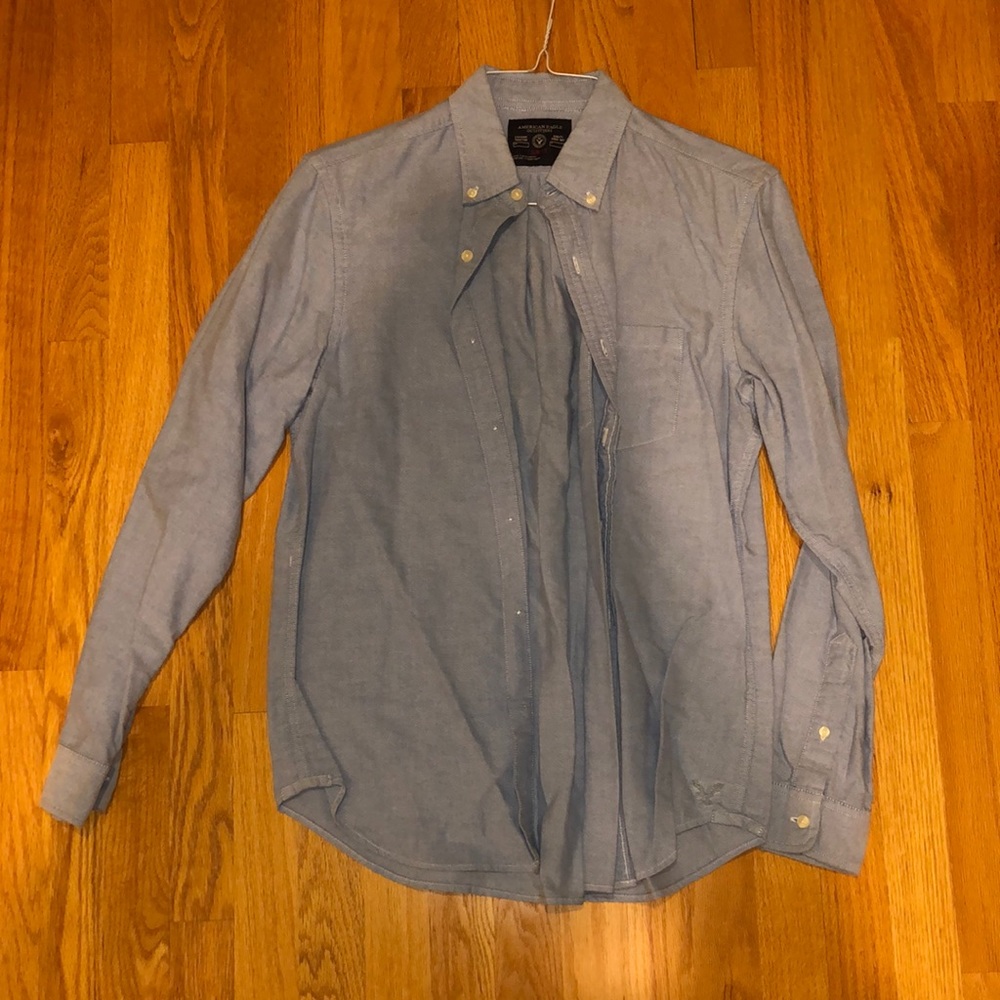 Men’s slim fit button down shirt - size medium